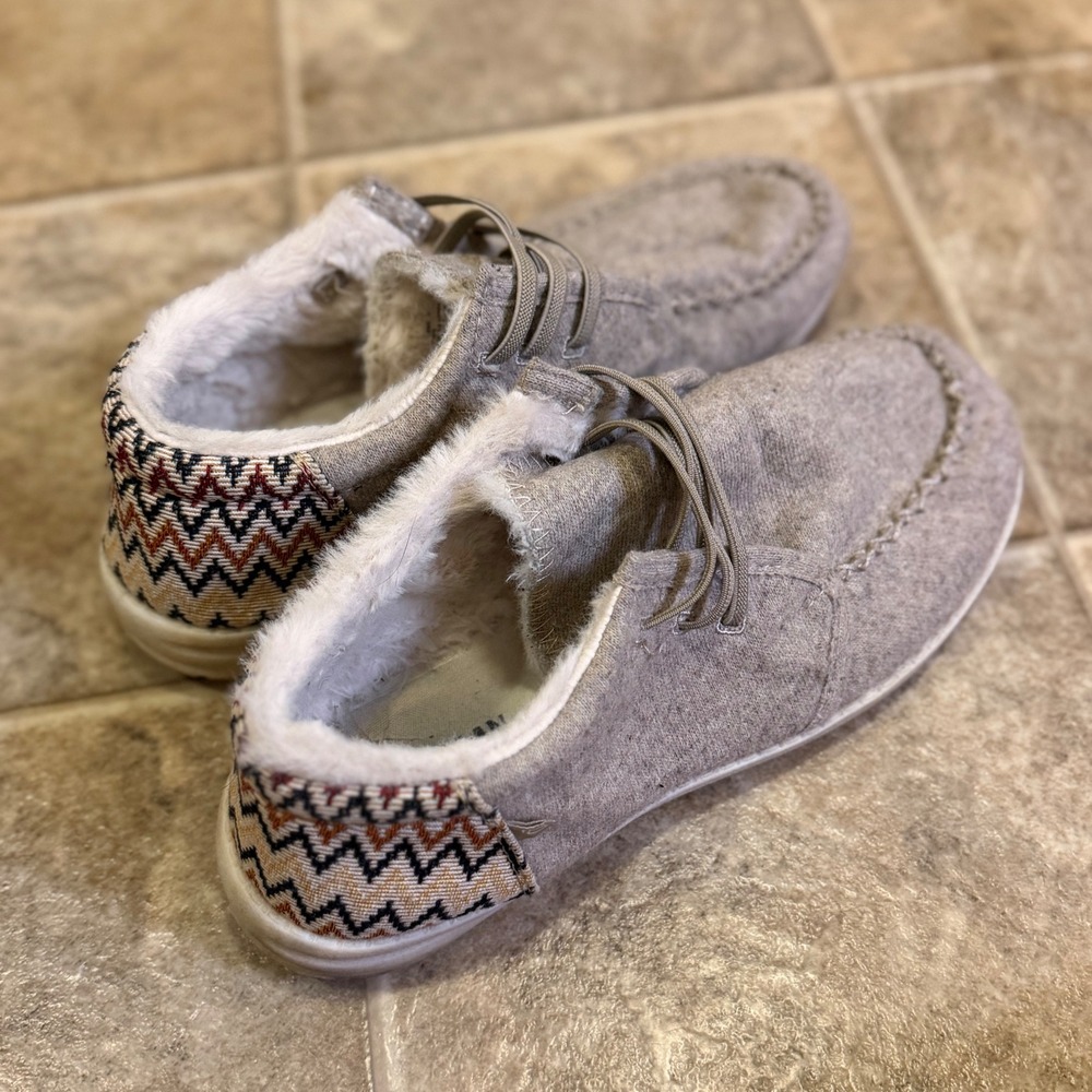 Magellan Outdoors Womens Gray Faux Fur Lined Moccasin Slip On Shoes Size 9B